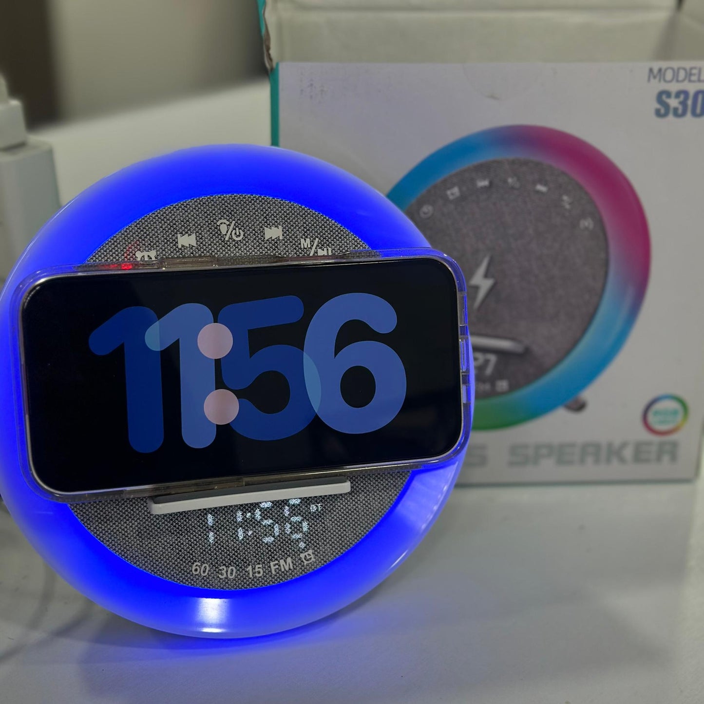 Altavoz Despertador BT 5.3, 15W con carga inalámbrica rápida.